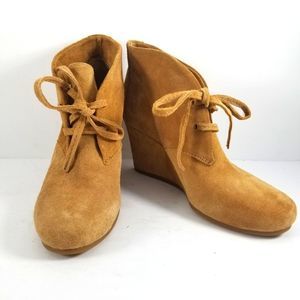 NWOT Gianni Bini Tan‎ Lace Up Ankle Boot. Size 8.5M. S709